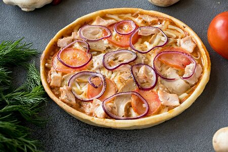 Пицца с курицей и грибами