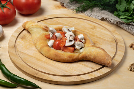 Хачапури по-аджарски с мясом, грибами и помидорами