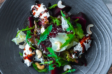 Салат Фитнес с мягким сыром и кешью