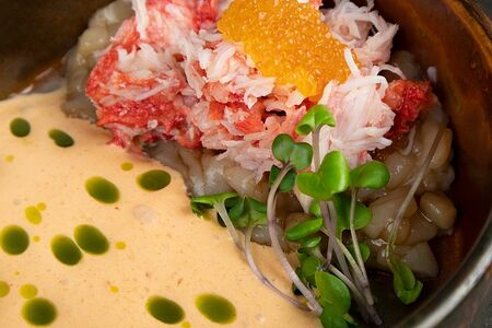 Тартар из гребешков с тёплым крабом