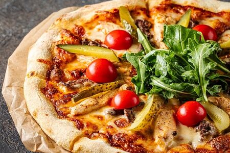 Пицца с курицей и говяжьей вырезкой