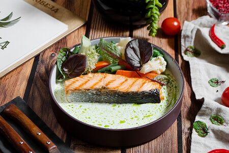 Стейк из семги со сливочным песто