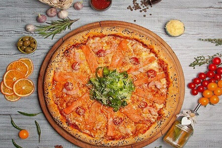 Пицца Цезарь с Семгой и Креветками