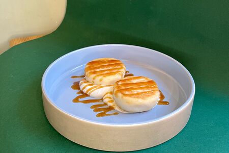 Сырники со сметаной