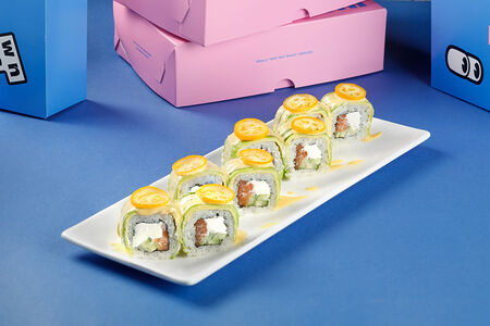 Кумкват с лососем и авокадо