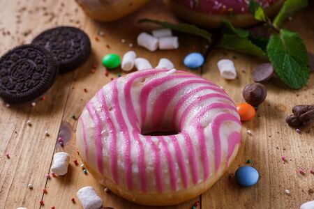 Донат клубника со сливками