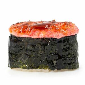 Запечённый гункан с лососем