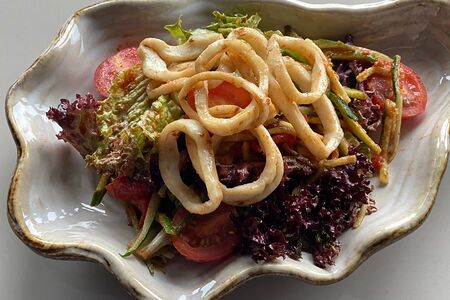 Салат с кальмарами