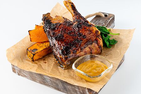 Запеченная утиная ножка конфи с соусом карри