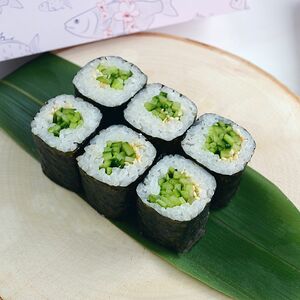 Ролл с огурцом