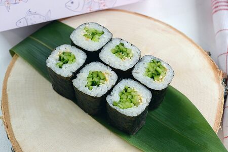 Ролл с огурцом