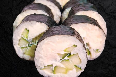 Маки с огурцом