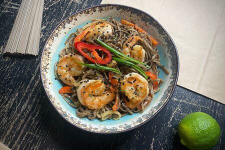 Соба с креветками в соусе Том ям