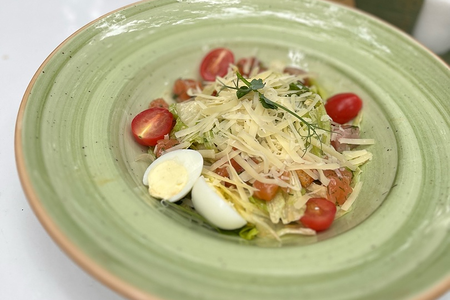 Салат цезарь с лососем 200гр