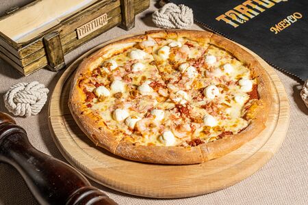 Пицца с креветками