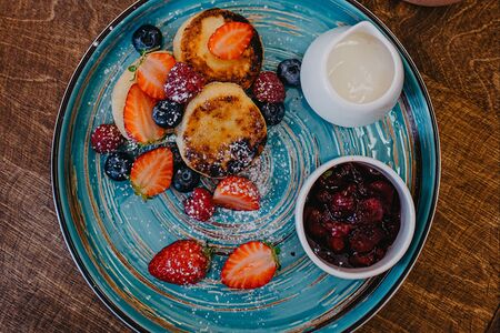 Сырники с йогуртовым соусом