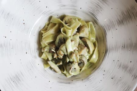 Фетучини с курицей и грибами