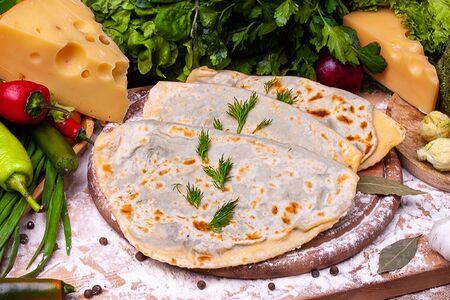 Кутабы Творог соленый, сыр, зелень