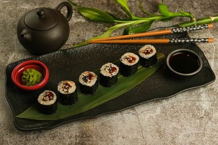 Ролл Унаги маки