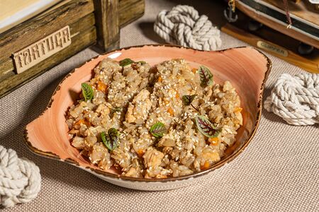 Жареный рис с сёмгой