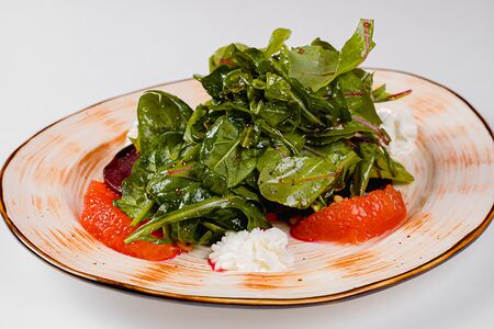 Салат из свеклы и шпината