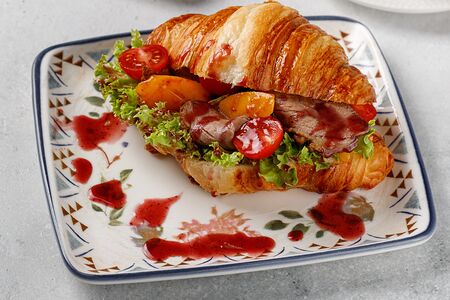 Круассан с уткой