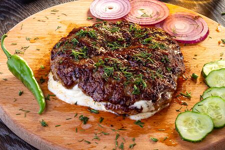 Плескавица с каймаком