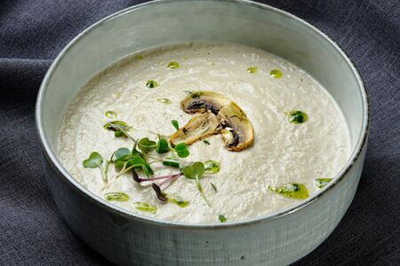 Грибной крем-суп с гренками