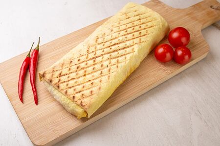 Шаурма в сырном лаваше со свининой