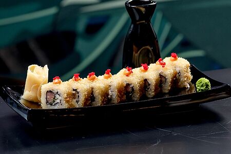 Жаренный ролл с тунцом