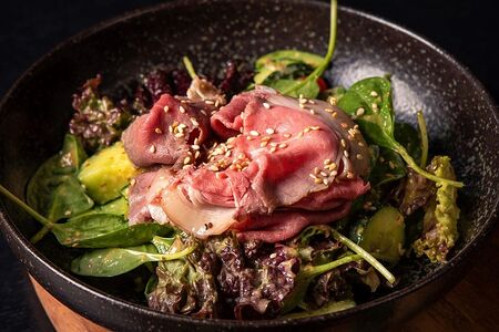 Салат с ростбифом