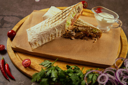 Шаурма на углях с курицей