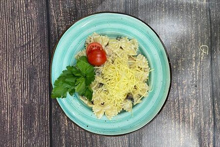 Паста с курицей и грибами