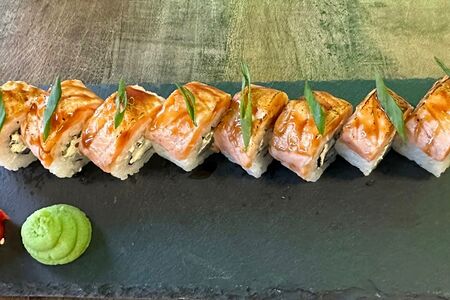 Филадельфия с лососем татаки