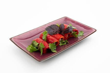 Рулетики из печеных перцев