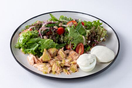 Салат с семгой горячего копчения