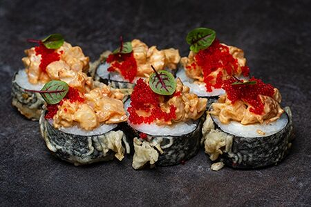 Жареный ролл с креветкой