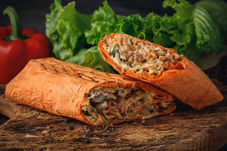 Русская шаурма в сырном лаваше