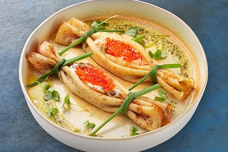 Царские с паштетом из лосося и икрой