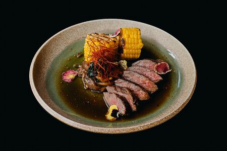 Стейк бавет с кукурузой