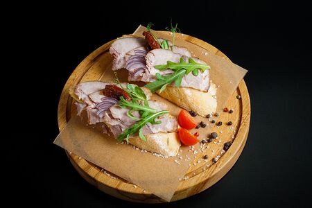 Брускетта с говядиной су-вид