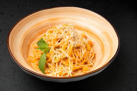 Паста с лососем и цукини