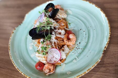 Паста с морепродуктами в соусе Провансаль