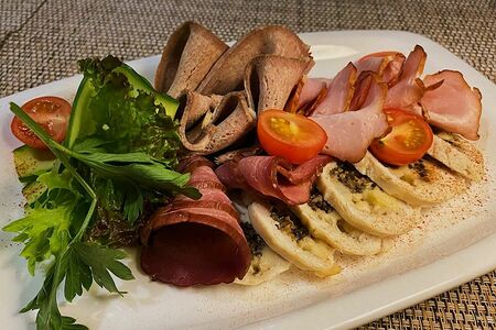 Ассорти мясное из деликатесного мяса