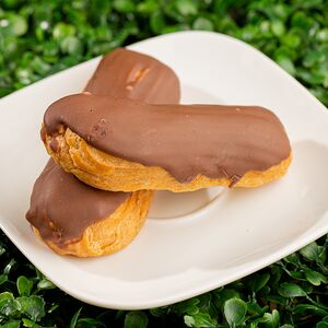 Эклер шоколадный 