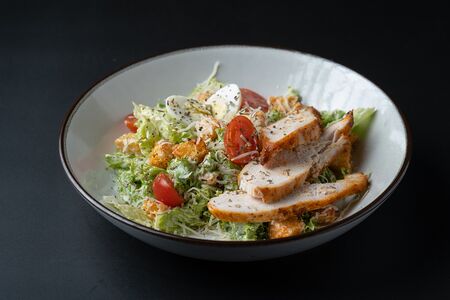 Салат Цезарь с курицей 