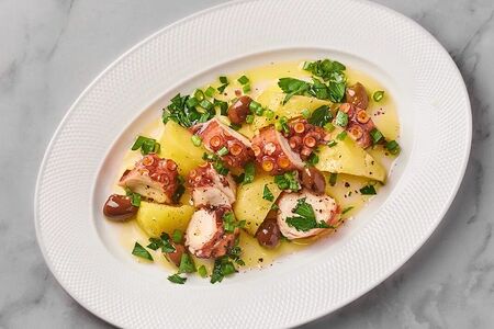 Осьминог с картофелем