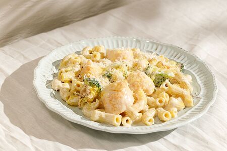 Пенне с гребешком и брокколи в сливочном соусе