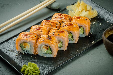 Запеченный ролл Филадельфия