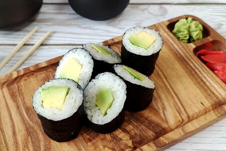 Ролл Хосомаки с авокадо